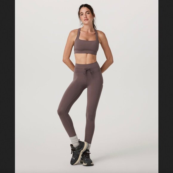 Vuori | Daily Form Legging in Huckleberry - Picture 1 of 10